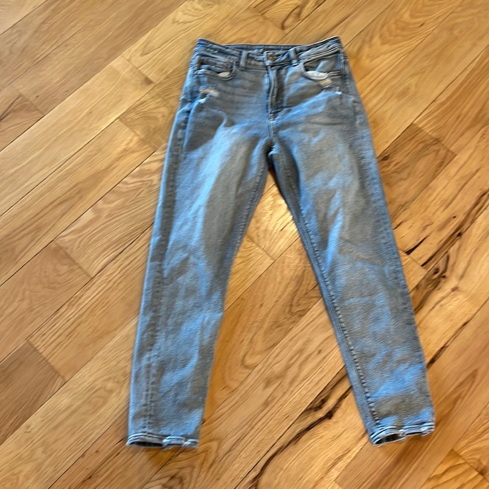 American Eagle mom jean. size: US 4